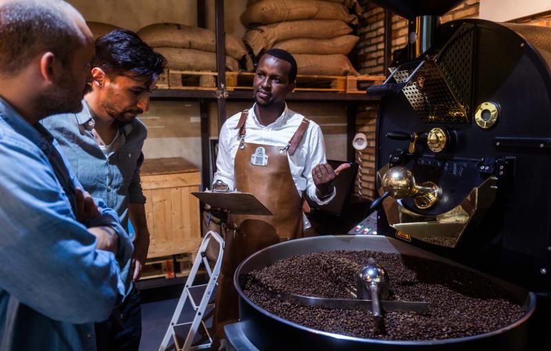 Röstversuch in Ruanda Coffeee Annan